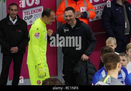 Dusseldorf, Allemagne. 13 Jan, 2019. firo : 13.01.2019, football, 1.Bundesliga, la saison 2018/2019, 2019 Telekom-Cup, Fortuna Düsseldorf - Hertha BSC Berlin gardien Jaroslav DROBNY, Dusseldorf, à gauche avant le jeu avec son ancien entraîneur Pal DARDAI, le Hertha Berlin | Conditions de crédit dans le monde entier : dpa/Alamy Live News Banque D'Images