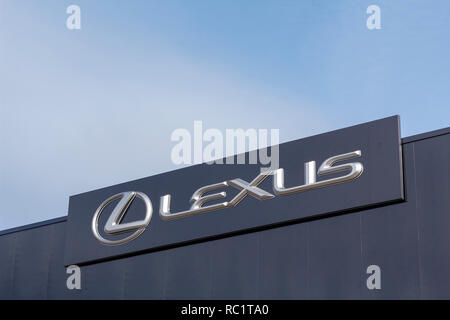 Logo Lexus dans une concession voiture store Banque D'Images