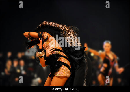 La femme et l'homme latino danse danseur international Banque D'Images