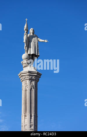 Monument de Christophe Colomb à Madrid, Espagne, 19e siècle statue sur piédestal gothique à Plaza de Place Colon Banque D'Images