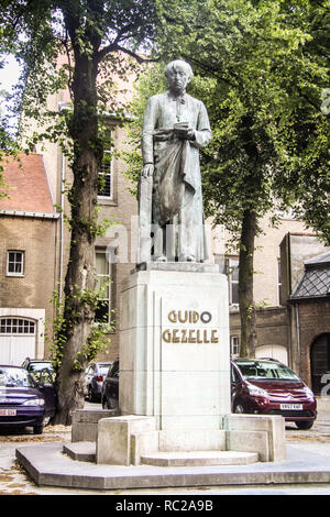 Statue de Guido Gezelle à Bruges, Flandre occidentale, Belgique Banque D'Images