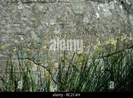 Le graffiti en persan et en anglais sculpté par Guilemus Mounsey qui campent dans le Dwarfie Stane sépulture néolithique 1850 Banque D'Images