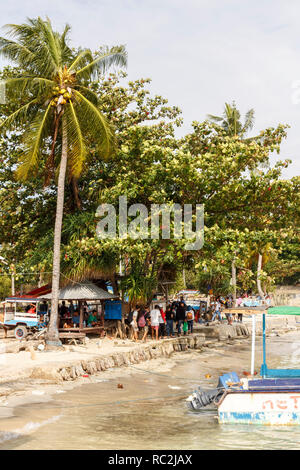 L'île de Gili. La jetée principale de l'île de Gili Air pour vendre des billets sur les bateaux, en Indonésie 01.01.2017 11:03 am Banque D'Images