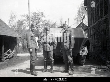 Wehrmacht Halbkettenfahrzeug Schützenpanzerwagen SD.KFZ. / Armée allemande - 251/1 Banque D'Images