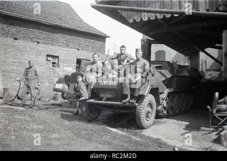 Wehrmacht Halbkettenfahrzeug Schützenpanzerwagen SD.KFZ. / Armée allemande - 251/1 Banque D'Images