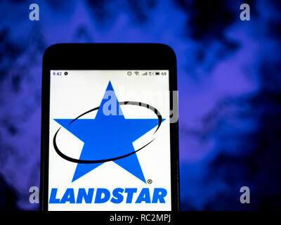 Landstar System logo de l'entreprise de transport vu affichée sur téléphone intelligent. Banque D'Images