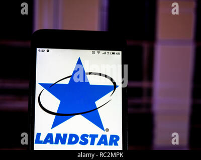 Landstar System logo de l'entreprise de transport vu affichée sur téléphone intelligent. Banque D'Images