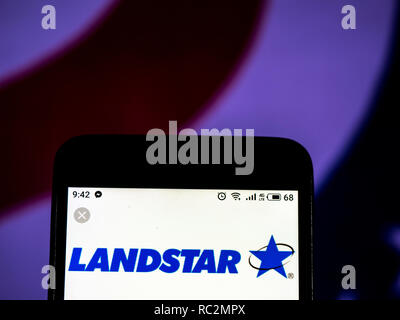 Landstar System logo de l'entreprise de transport vu affichée sur téléphone intelligent. Banque D'Images
