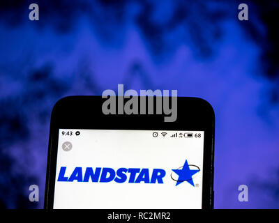 Landstar System logo de l'entreprise de transport vu affichée sur téléphone intelligent. Banque D'Images