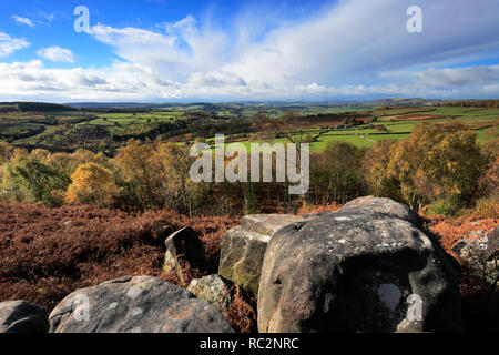 Vue d'automne sur le bord noir-argenté, parc national de Peak District, Derbyshire, Angleterre, RU Banque D'Images