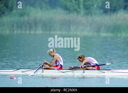 Banyoles, ESPAGNE, GBR W2X Bow, Annabel EYRES et avc Alison GILL, participant à la Régate olympique de 1992, le lac de Banyoles, Barcelone, Espagne. 92 d'or olympique. [Crédit obligatoire : Peter Spurrier : Intersport Images] Banque D'Images