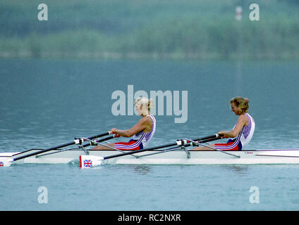 Banyoles, ESPAGNE, GBR W2X Bow, Annabel EYRES et avc Alison GILL, participant à la Régate olympique de 1992, le lac de Banyoles, Barcelone, Espagne. 92 d'or olympique. [Crédit obligatoire : Peter Spurrier : Intersport Images] Banque D'Images