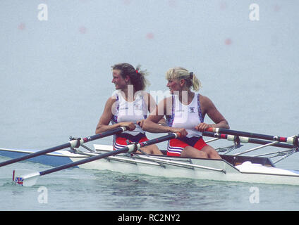 Banyoles, ESPAGNE, GBR W2X Bow, Annabel EYRES et avc Alison GILL, participant à la Régate olympique de 1992, le lac de Banyoles, Barcelone, Espagne. 92 d'or olympique. [Crédit obligatoire : Peter Spurrier : Intersport Images] Banque D'Images