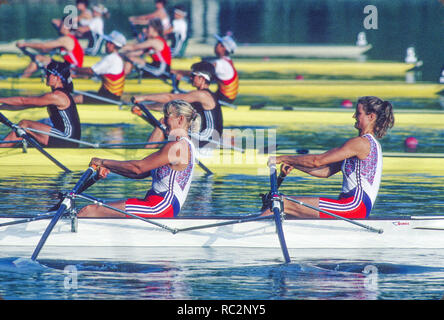 Banyoles, ESPAGNE, GBR W2X Bow, Annabel EYRES et avc Alison GILL, participant à la Régate olympique de 1992, le lac de Banyoles, Barcelone, Espagne. 92 d'or olympique. [Crédit obligatoire : Peter Spurrier : Intersport Images] Banque D'Images