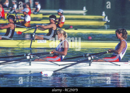 Banyoles, ESPAGNE, GBR W2X Bow, Annabel EYRES et avc Alison GILL, participant à la Régate olympique de 1992, le lac de Banyoles, Barcelone, Espagne. 92 d'or olympique. [Crédit obligatoire : Peter Spurrier : Intersport Images] Banque D'Images