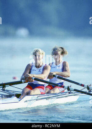 Banyoles, ESPAGNE, GBR W2X Bow, Annabel EYRES et avc Alison GILL, participant à la Régate olympique de 1992, le lac de Banyoles, Barcelone, Espagne. 92 d'or olympique. [Crédit obligatoire : Peter Spurrier : Intersport Images] Banque D'Images