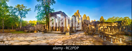 Temple Bayon à Angkor Thom au matin du temps. Siem Reap. Cambodge Banque D'Images