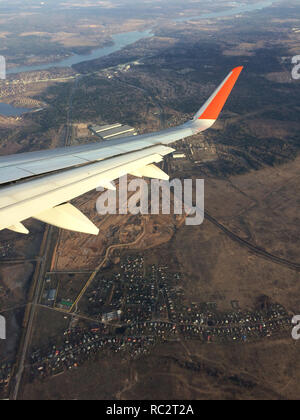 Village de Rast suivant pour Iksha Brasov localité urbaine près de Moscou, Russie. Vue aérienne de l'Airbus A321. Banque D'Images