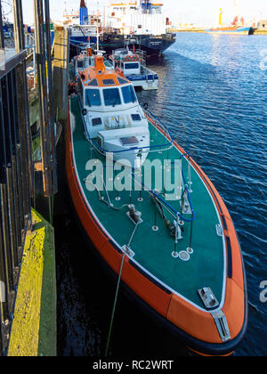 Bateau pilote Coatham, port d'une maîtrise de la marée haute et aventure bateau remorqueur amarré sur les Heortnesse fleuve Tees dans le centre de Middlesbrough Banque D'Images