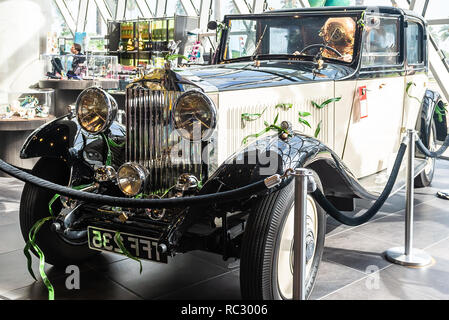 Saint Petersburg, USA - jun 16, 2018 : voiture vue au musée de Salvador Dali à St Petersburg Banque D'Images