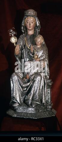 VIRGEN DE LA SEDE SITUADO EN LA HORNACINA CENTRAL DEL RETABLO DE LA CAPILLA MAYOR DE LA CATEDRAL DE SEVILLA - SIGLO XIII - REHECHA POR SANCHO MUÑOZ. Emplacement : CATEDRAL-intérieur. Sevilla. Séville. L'ESPAGNE. Banque D'Images