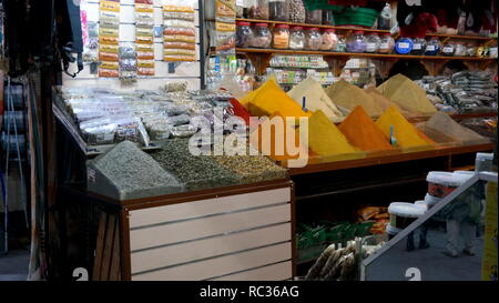 Djemaa el-Fna, Das Herz von Marrakesch und Nordafrikas bekanntester Platz Banque D'Images