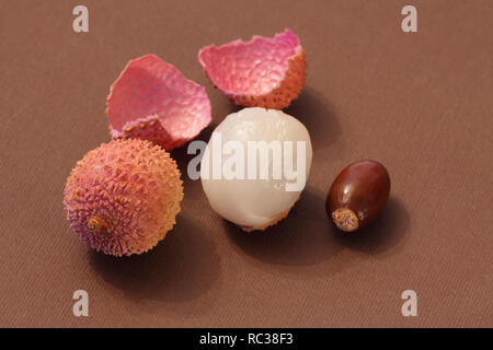 Le litchi dragon eye, Berry, de fruits et d'os still life Banque D'Images