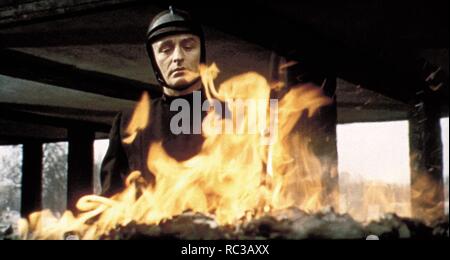 Titre original : Fahrenheit 451. Titre en anglais : Fahrenheit 451. Année : 1966. Directeur : François Truffaut. Stars : OSKAR WERNER. Credit : ENTREPRISE ANGLO-VIGNOBLE-GRADE/UNIVERSAL / Album Banque D'Images