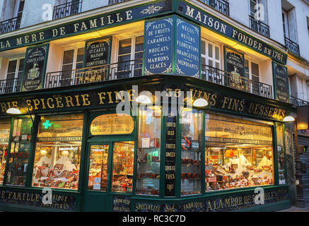 A la mere de famille est la plus ancienne chocolaterie de Paris. Le magasin a ouvert ses portes en 1761. Banque D'Images