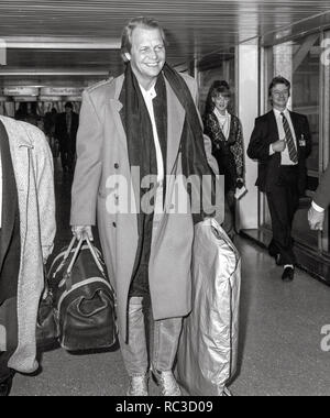 L'acteur américain David Soul arrivant à Heathrow en février 1988. Banque D'Images