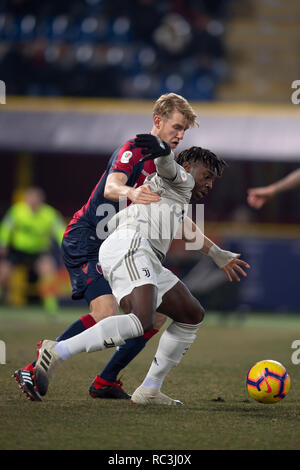 Marie Kean (Juventus) Filip Helander (Bologne) au cours de la 'Italien Italie Cup' match entre Bologne 0 - 2 Juventus au stade Renato Dall'Ara, le 12 janvier 2019 à Bologne, en Italie. Credit : Maurizio Borsari/AFLO/Alamy Live News Banque D'Images