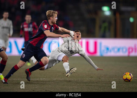 Filip Helander (Bologne) Paulo Dybala Exequiel (Juventus) au cours de la 'Italien Italie Cup' match entre Bologne 0 - 2 Juventus au stade Renato Dall'Ara, le 12 janvier 2019 à Bologne, en Italie. Credit : Maurizio Borsari/AFLO/Alamy Live News Banque D'Images