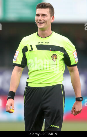 VELSEN , 13-01-2018 , Telstar - Helmond Sport , Rabobank IJmond Stadion , Football , Keuken Kampioen Divisie , saison 2018 / 2019. scheidsrechter Wesli de Cremer pendant le match Telstar - Helmond Sport (1-1) Banque D'Images