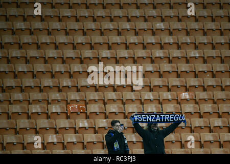 Milan, Italie. 13 Jan 2019. Fans avant la coupe d'Italie "Coppa Italia' match de football, l'Inter Milan vs Benevento Calcio au stade Meazza de San Siro à Milan, Italie le 13 janvier 2019. Le match de foot est joué à huis clos après le joueur sénégalais du Napoli Kalidou Koulibaly a été l'objet de chants racistes par l'Internazionale FC's 'ULTRA' fans pendant la journée de boxe match. Credit : Piero Cruciatti/Alamy Live News Banque D'Images