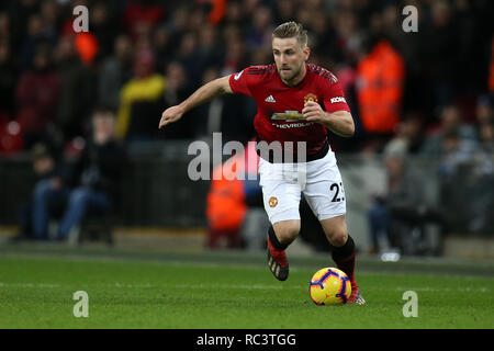 Londres, Royaume-Uni. 13 Jan, 2019. Luke Shaw de Manchester United en action. Le Premier Ministre de l'EPL League, Tottenham Hotspur v Manchester Utd au stade de Wembley à Londres, le dimanche 13 janvier 2019. Cette image ne peut être utilisé qu'à des fins rédactionnelles. Usage éditorial uniquement, licence requise pour un usage commercial. Aucune utilisation de pari, de jeux ou d'un seul club/ligue/dvd publications pic par Andrew Andrew/Verger Verger la photographie de sport/Alamy live news Crédit : Andrew Orchard la photographie de sport/Alamy Live News Banque D'Images