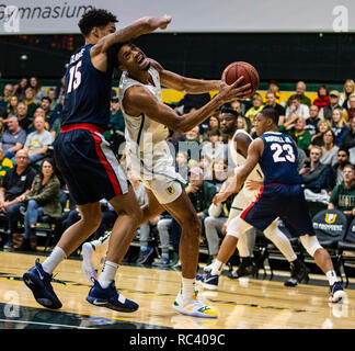 Jan 12 2019 San Francisco, CA États-Unis San Francisco avant Nate Renfro (15) disques durs au panier pendant la NCAA Men's match de basket-ball entre 1568 et les Bulldogs de San Francisco Dons 83-96 perdu au War Memorial Gymnasium San Francisco Californie Thurman James/CSM Banque D'Images