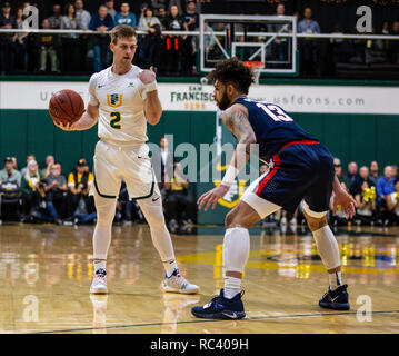 Jan 12 2019 San Francisco, CA San Francisco États-unis Frankie garde Ferrari (2)définit la jouer au cours de la NCAA Men's match de basket-ball entre 1568 et les Bulldogs de San Francisco Dons 83-96 perdu au War Memorial Gymnasium San Francisco Californie Thurman James/CSM Banque D'Images