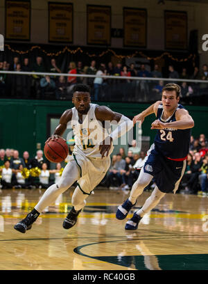 Jan 12 2019 San Francisco, CA États-Unis San Francisco guard Charles Minlend (14) disques durs au panier pendant la NCAA Men's match de basket-ball entre 1568 et les Bulldogs de San Francisco Dons 83-96 perdu au War Memorial Gymnasium San Francisco Californie Thurman James/CSM Banque D'Images