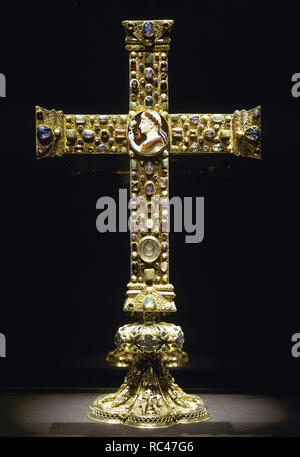 Croix de l'Empereur Lothaire II (835-869). 11e siècle. L'or et des pierres précieuses. Trésor de la cathédrale d'Aix-la. L'Allemagne. Banque D'Images