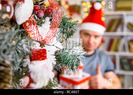 Décorations de Noël sur l'arbre à faible profondeur de champ Banque D'Images