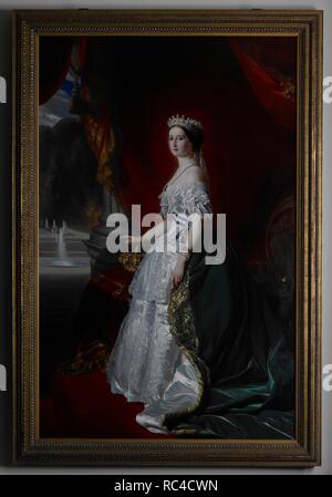 L'Impératrice Eugénie, de France. (18261920). Eugénie est dans une robe de soie blanche cour garnie de dentelle, avec un train de velours vert bordé d'or. Elle porte le ruban noir et blanc de l'Ordre de Malte, le joyau de qui est suspendue à son côté. Sur sa tête est une couronne, tandis qu'une couronne est placée sur une table à côté d'elle. La parole, comme dans la photo d'accompagnement, est recouvert de moquette en rouge, tandis que les tentures pourpres sont tirés de côté pour montrer le paysage au-delà. 1855. Peinture à l'huile. Source : favoriser 56. Auteur : Melincourt-Lefebvre, Armand Gilbert. Banque D'Images