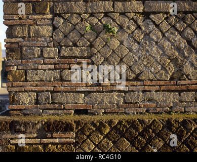 Mur d'un ancien bâtiment de l'époque romaine. Détail. Pompéi, Campanie, Italie. Banque D'Images