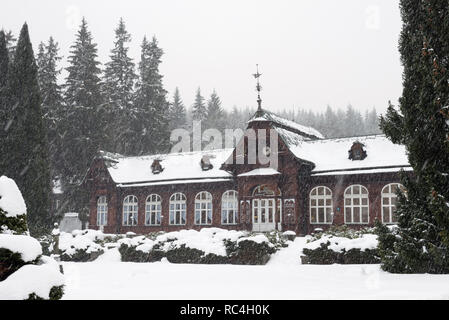 KARLOVA STUDANKA, RÉPUBLIQUE TCHÈQUE - JAN 2, 2019 : l'été à Spa Spa Mountain Karlova studanka pendant l'hiver, Jesenik, République tchèque. Banque D'Images