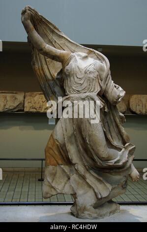 Néréide Monument. Tombeau sculpté de Xanthos. Période classique La Lycie. La Turquie. Statue de Néréide. 390-380 BC. British Museum. Londres. L'Angleterre. United Kingdom. Banque D'Images