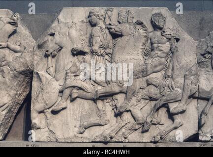 FRISO DEL PARTENON - JINETES DE LA PROCESION DE LAS PANATENEAS - SIGLO V AC. Auteur : Phidias. Emplacement : BRITISH MUSEUM. Londres. L'Angleterre. Banque D'Images