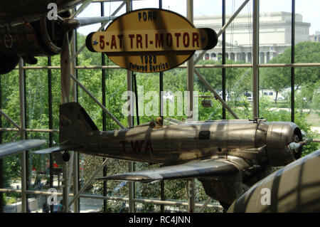 Ford 5-AT Tri-moteur (1928). À l'intérieur National Air & Space Museum. Washington D.C. United States. Banque D'Images