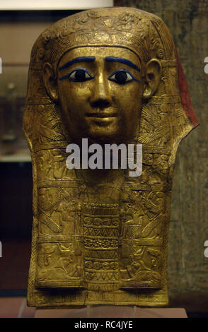 Masque funéraire égyptien. 1er siècle avant JC. Âge de la domination romaine. Cartonnage doré. Provenance inconnue. Musées du Vatican. La cité du Vatican. Banque D'Images