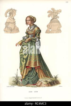 Costume d'une allemande, première moitié du xvie siècle. Elle porte un corsage, bonnet et robe, tous richement travaillé avec de l'or. Autour du cou est un collier et bejeweled Bastet, et une épaisse chaîne d'or. D'après une peinture de Lucas Cranach dans la galerie à Schloss Johannisburg, Aschaffenburg. Chromolithographie de Hefner-Alteneck's 'Costumes, Œuvres et appareils du Moyen-Âge au 17ème siècle", Francfort, 1889. Illustration par le Dr Jakob Heinrich von Hefner-Alteneck, lithographiée par C. Regnier. Le Dr Hefner-Alteneck (1811-1903), était un archéologue, conservateur de musée, art historia Banque D'Images