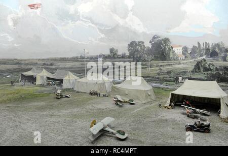 Aérodrome opérationnel dans la seconde guerre mondiale 1. Le diorama montre un aérodrome opérationnel qui était typique pour 1917-1918. Il se composent d'un individuallyy colecction de tentes et d'avion : peint. La scène est dominée par Albatros DV de biplans n° 5. Escadron de chasse et le Fokker DR I des triplans de no 6. Comme un aéroport pourrait être rapidement démonté et reconstitué. Deutches Museum. Munich. L'Allemagne. Banque D'Images