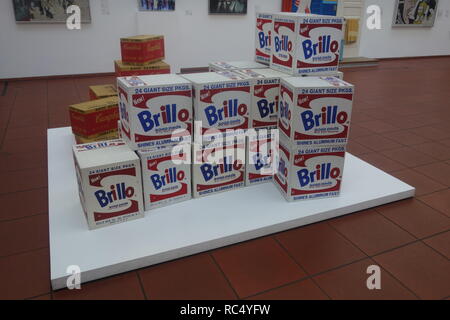 Andy Warhol Brillo Savonnette boîtes sur afficher dans la chambre Pop Art de musée Ludwig à Cologne. Banque D'Images